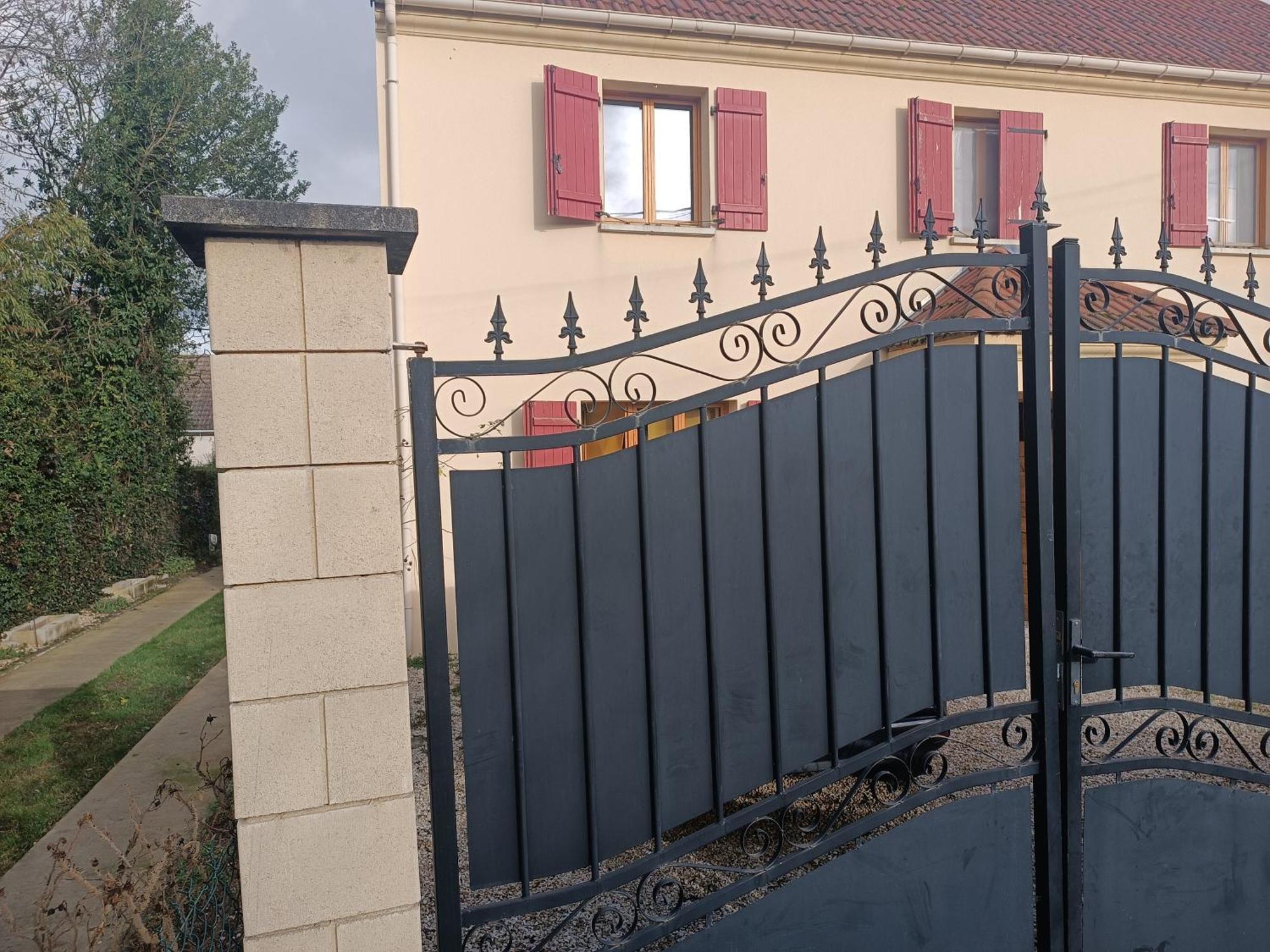 Maison Cheptainville Avec Terrasse Sur Verdure Luaran gambar