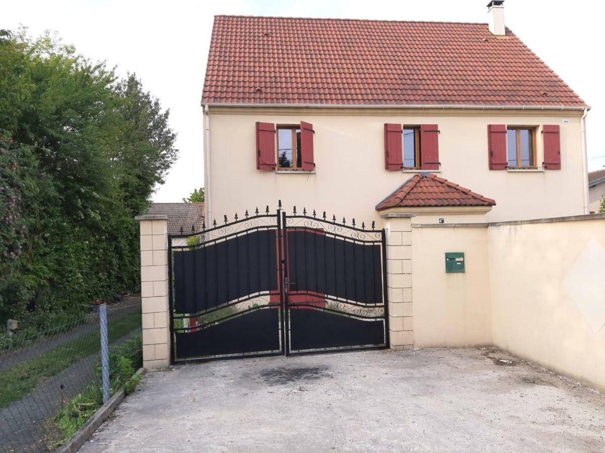 Maison Cheptainville Avec Terrasse Sur Verdure Luaran gambar