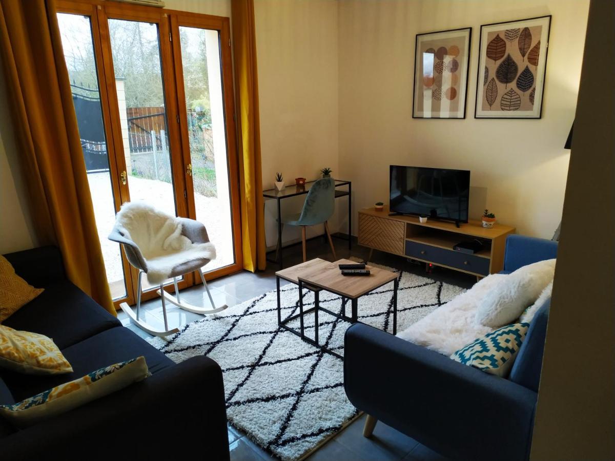 Maison Cheptainville Avec Terrasse Sur Verdure Luaran gambar